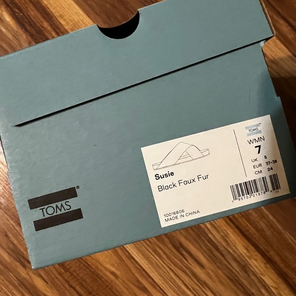 Toms Size 7 Susie Slipper - black - Picture 2 of 4